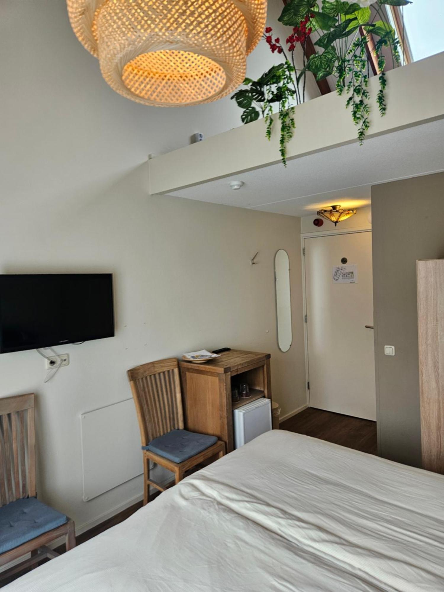 Hotel Dolores Ameland Nes  Exterior photo